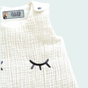 des étiquettes pour vêtements d'enfants qui aident les petits et le sgrands à ne plus perdre leurs affaires